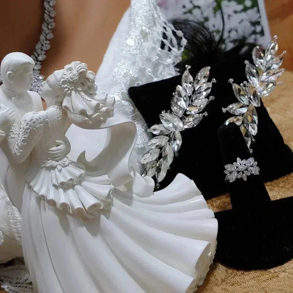 7pc Unique One-Of-A-Kind Tiara Bridal Package - Picture 10 of 12